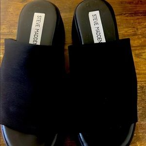 Steve Madden Black Platform Slides